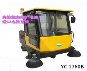 山東菏澤供應(yīng)全封閉駕駛式掃地車